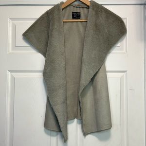 Twelfth Love Women’s Vest Faux Fur gray vest Size S Open Front